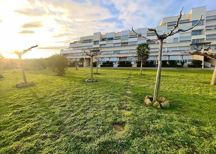 L'escale Port Nature 3 étoiles Terrasses * Agde