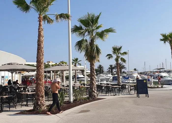 L'escale Port Nature 3 étoiles Terrasses Agde